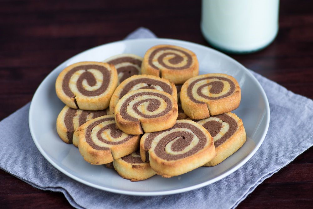 Trong 100g bánh tai heo có lượng calo khoảng 240 kcal Trong 100g bánh tai heo có lượng calo khoảng 240 kcal